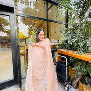 Peachy Chic