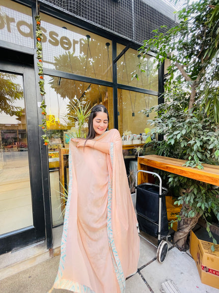Peachy Chic