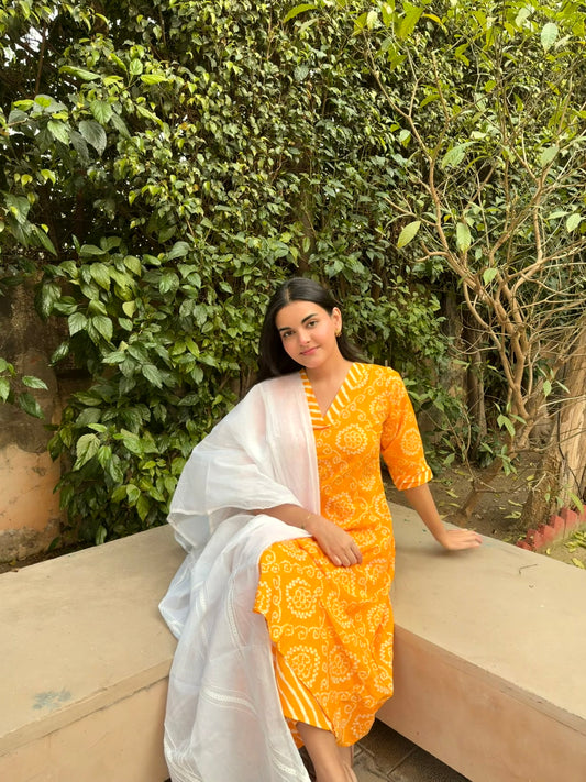 Sunehri Bandhani Set