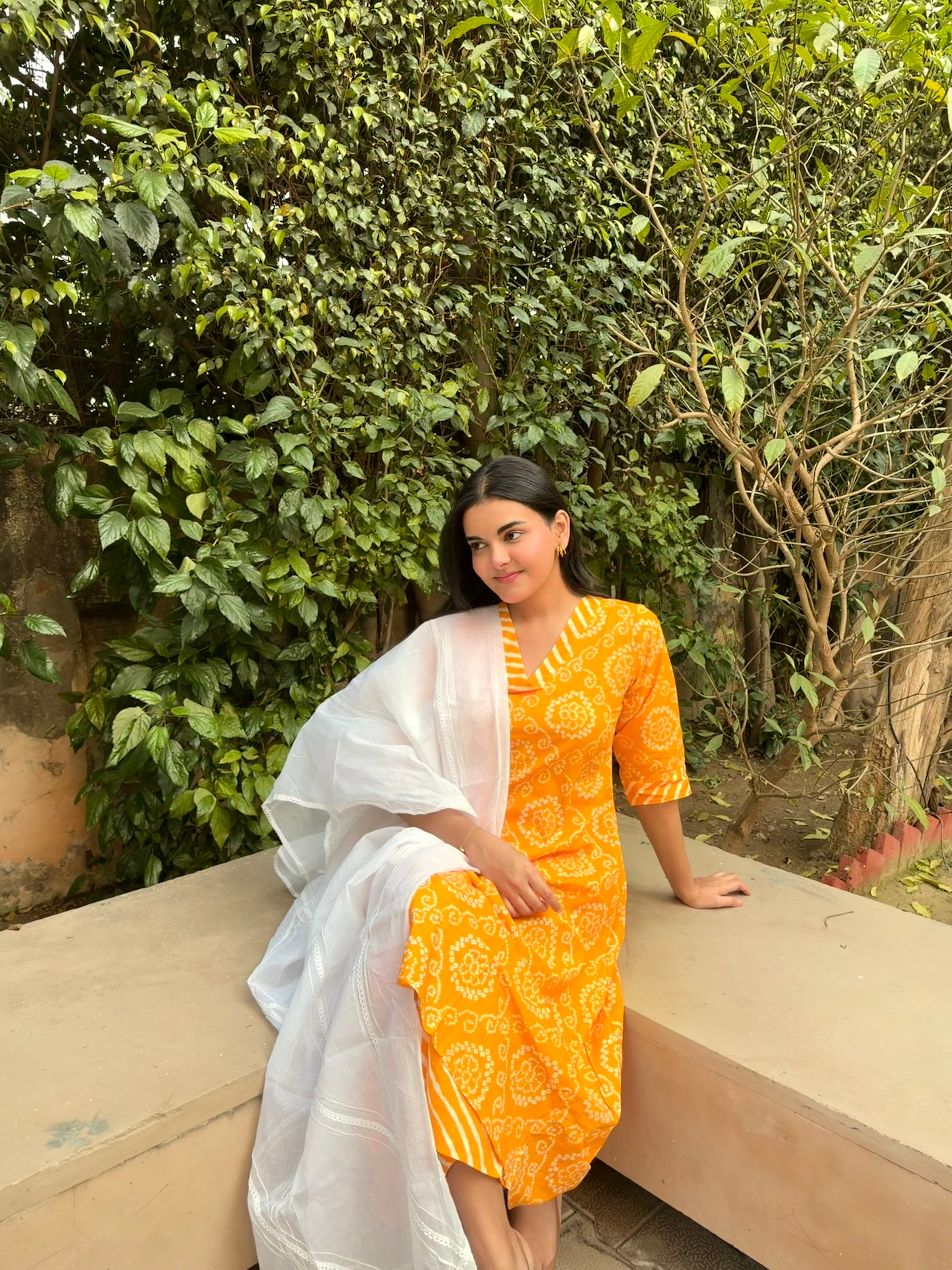 Sunehri Bandhani Set