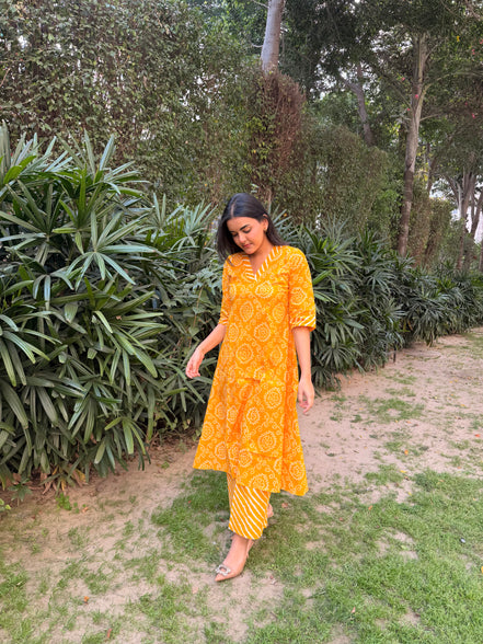 Sunehri Bandhani Set