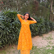 Sunehri Bandhani Set
