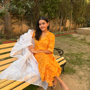 Sunehri Bandhani Set