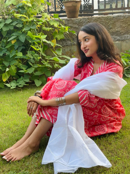 Gulabi Bandhej Set