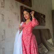 Gulabi Bandhej Set