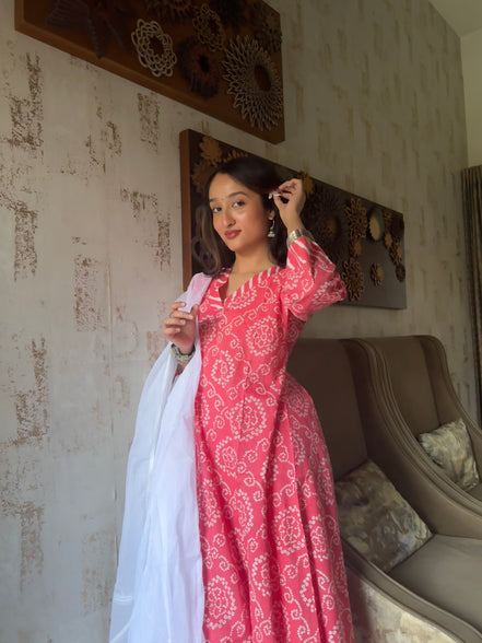 Gulabi Bandhej Set