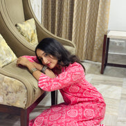 Gulabi Bandhej Set